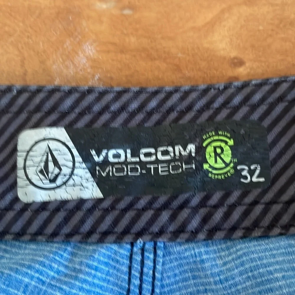 Volcom Mod Tech Board Shorts Size 32